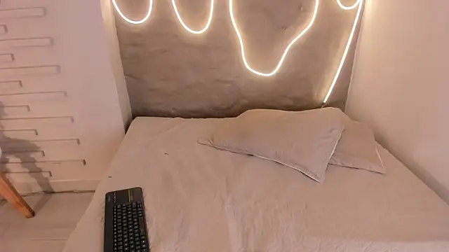 HannahToons online show from 04/14/26, 03:55