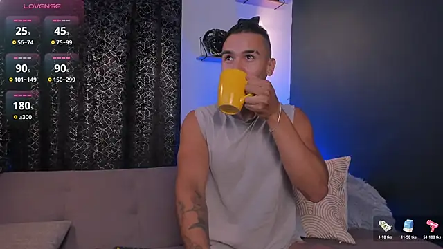 MarkSantozz online show from 10/24/25, 06:51