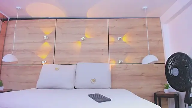 chloe murray online show from 11/11/25, 06:08