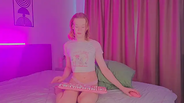 Olivia-Pink online show from 06/01/26, 07:30