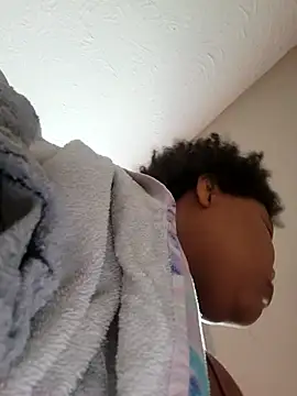 chocolate bella online show from 02/17/26, 04:37