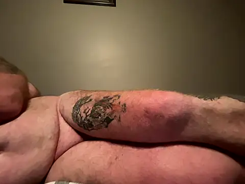 Snapshot of Reggyrabbit chatting on 10/30/25, 04:37 Reggyrabbit online show from 10/30/25, 04:37