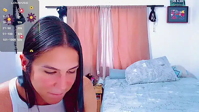 Snapshot of Azley_sweet chatting on 02/07/25, 06:56 Azley sweet online show from 02/07/25, 06:56