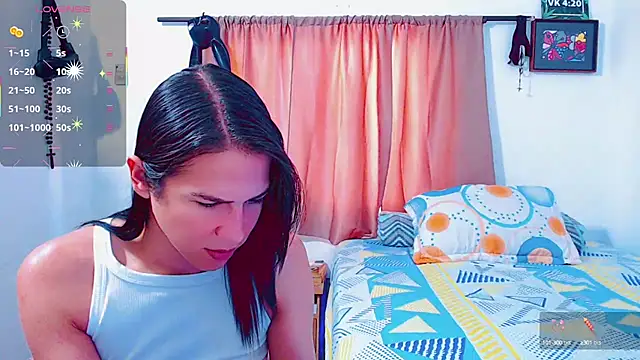 Snapshot of Azley_sweet chatting on 02/15/25, 02:33 Azley sweet online show from 02/15/25, 02:33
