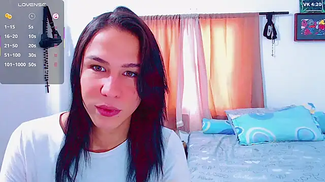 Snapshot of Azley_sweet chatting on 02/06/25, 01:43 Azley sweet online show from 02/06/25, 01:43