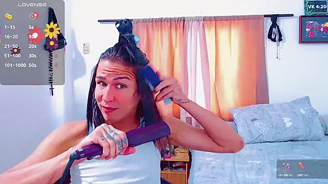 Snapshot of Azley_sweet chatting on 02/07/25, 01:43 Azley sweet online show from 02/07/25, 01:43
