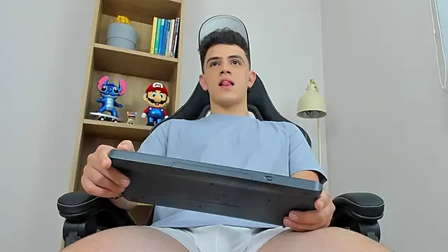 Mikecooper online show from 03/26/26, 02:32