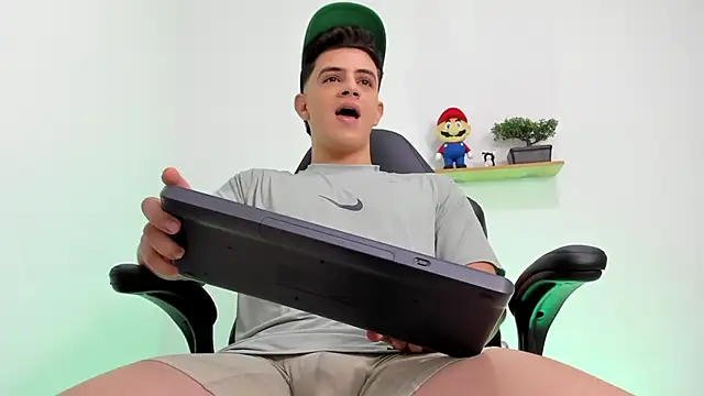 Mikecooper online show from 01/12/26, 06:20