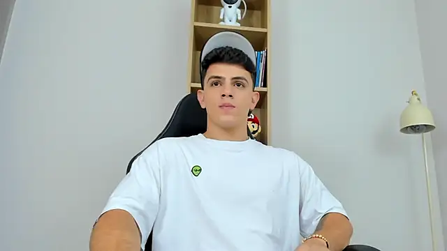 Mikecooper online show from 04/17/26, 05:32