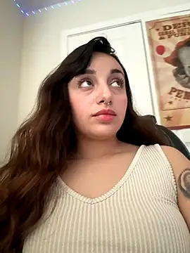 Snapshot of CharmingMaddie chatting on 10/25/25, 03:34 CharmingMaddie online show from 10/25/25, 03:34