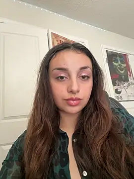 Snapshot of CharmingMaddie chatting on 10/24/25, 02:49 CharmingMaddie online show from 10/24/25, 02:49