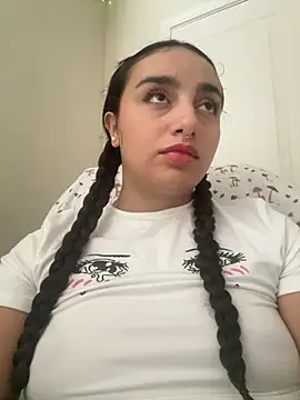 Snapshot of CharmingMaddie chatting on 09/23/25, 02:46 CharmingMaddie online show from 09/23/25, 02:46