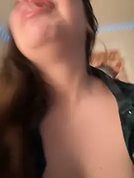 Snapshot of CharmingMaddie chatting on 10/25/25, 02:55 CharmingMaddie online show from 10/25/25, 02:55