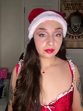 Snapshot of CharmingMaddie chatting on 12/16/25, 11:36 CharmingMaddie online show from 12/16/25, 11:36