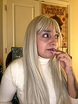 Snapshot of CharmingMaddie chatting on 12/03/25, 06:47 CharmingMaddie online show from 12/03/25, 06:47