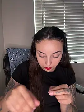 CharmingMaddie online show from 04/27/26, 04:49