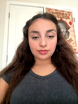 Snapshot of CharmingMaddie chatting on 10/04/25, 04:30 CharmingMaddie online show from 10/04/25, 04:30