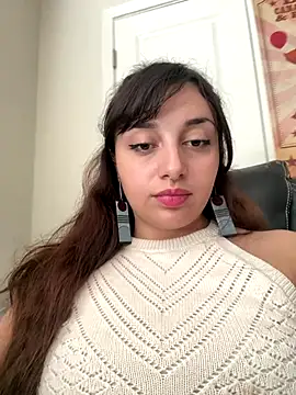 Snapshot of CharmingMaddie chatting on 10/31/25, 03:52 CharmingMaddie online show from 10/31/25, 03:52