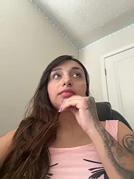 Snapshot of CharmingMaddie chatting on 10/23/25, 03:54 CharmingMaddie online show from 10/23/25, 03:54