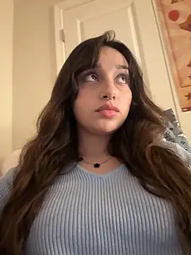 Snapshot of CharmingMaddie chatting on 11/30/25, 02:01 CharmingMaddie online show from 11/30/25, 02:01