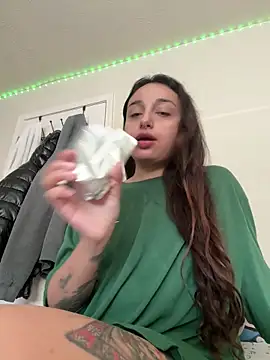 CharmingMaddie online show from 05/01/26, 04:56