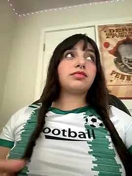 Snapshot of CharmingMaddie chatting on 10/29/25, 03:33 CharmingMaddie online show from 10/29/25, 03:33