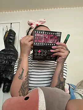 CharmingMaddie online show from 05/13/26, 06:04