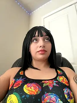 Snapshot of CharmingMaddie chatting on 11/14/25, 05:49 CharmingMaddie online show from 11/14/25, 05:49