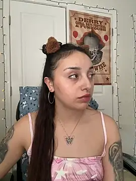 CharmingMaddie online show from 04/18/26, 07:07