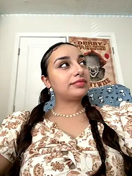 Snapshot of CharmingMaddie chatting on 11/28/25, 06:30 CharmingMaddie online show from 11/28/25, 06:30