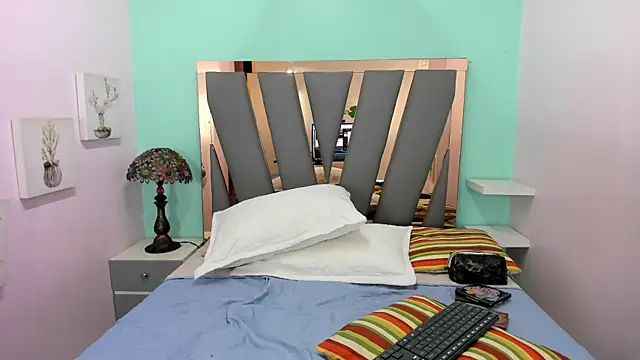 Violett Salvatore online show from 09/19/25, 04:44