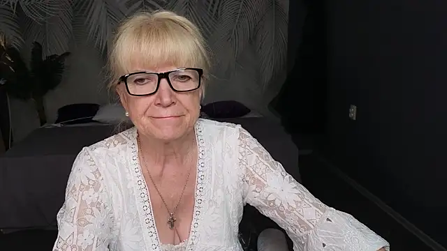 Snapshot of Sabina_Ros chatting on 09/17/25, 06:15 Sabina Ros online show from 09/17/25, 06:15