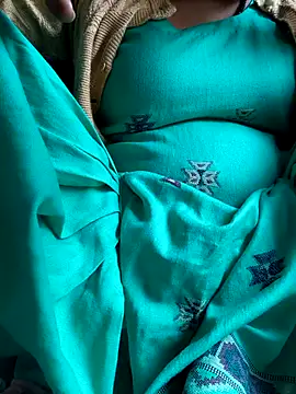 Love-pari077 online show from 12/18/25, 04:06