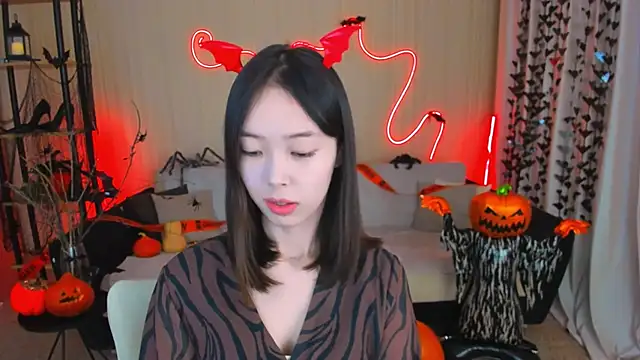 Snapshot of SoulHarmoonyy chatting on 10/25/25, 07:14 SoulHarmoonyy online show from 10/25/25, 07:14