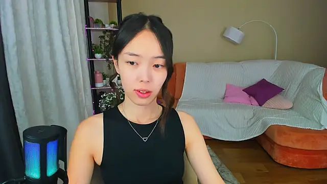 Snapshot of SoulHarmoonyy chatting on 09/15/25, 04:18 SoulHarmoonyy online show from 09/15/25, 04:18