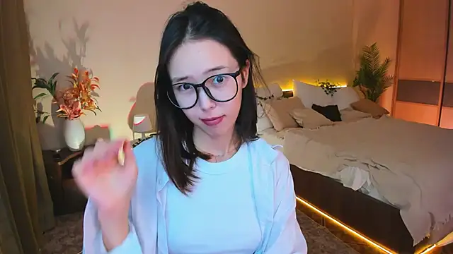 Snapshot of SoulHarmoonyy chatting on 10/18/25, 11:23 SoulHarmoonyy online show from 10/18/25, 11:23