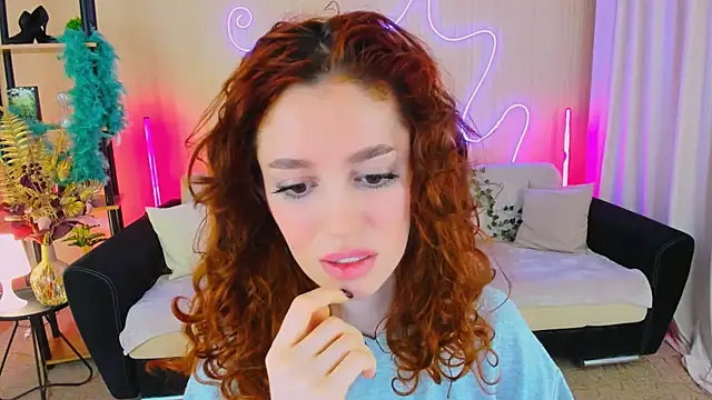 ChristinaConteeree online show from 11/18/25, 04:21