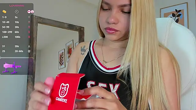 victoria giraldo online show from 11/29/25, 06:46