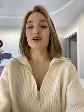 Snapshot of IsabelleDurand chatting on 12/17/25, 03:17 IsabelleDurand online show from 12/17/25, 03:17