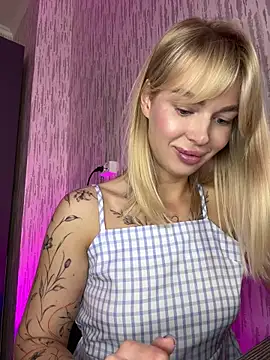 Snapshot of miss_veroNika chatting on 09/11/25, 03:28 miss veroNika online show from 09/11/25, 03:28