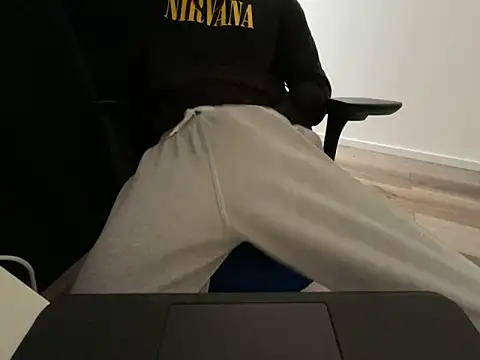 Frankieyyy1 online show from 04/19/26, 05:52