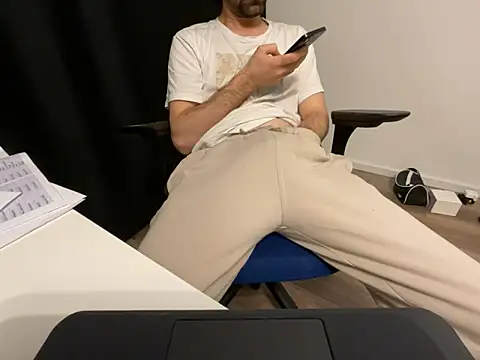 Frankieyyy1 online show from 04/10/26, 10:06