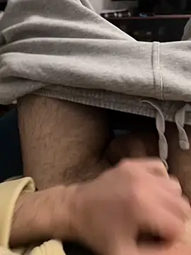 Snapshot of Frankieyyy1 chatting on 02/17/26, 05:54 Frankieyyy1 online show from 02/17/26, 05:54