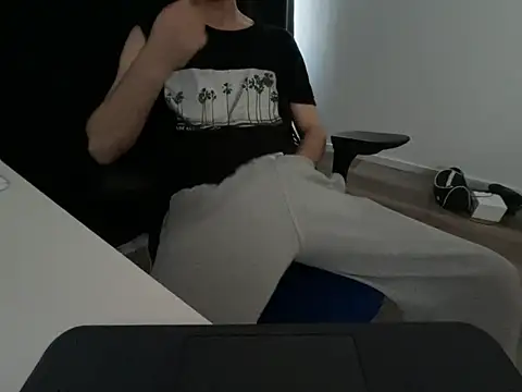 Frankieyyy1 online show from 04/01/26, 05:32