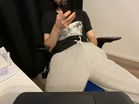 Frankieyyy1 online show from 04/16/26, 08:09