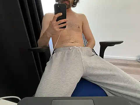 Frankieyyy1 online show from 05/22/26, 08:23