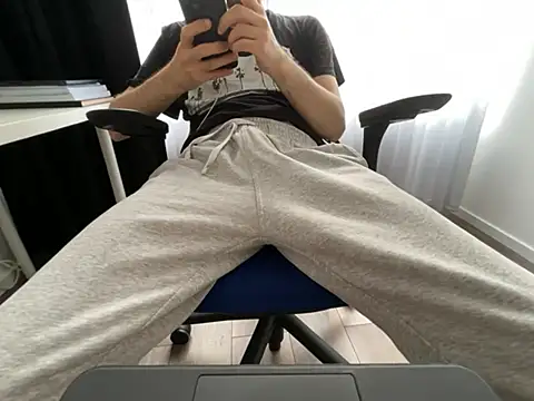 Frankieyyy1 online show from 06/01/26, 05:56