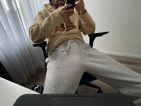 Frankieyyy1 online show from 05/03/26, 05:34