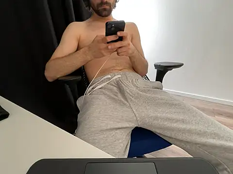 Frankieyyy1 online show from 05/02/26, 08:08