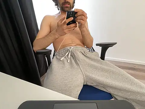 Frankieyyy1 online show from 05/08/26, 01:15